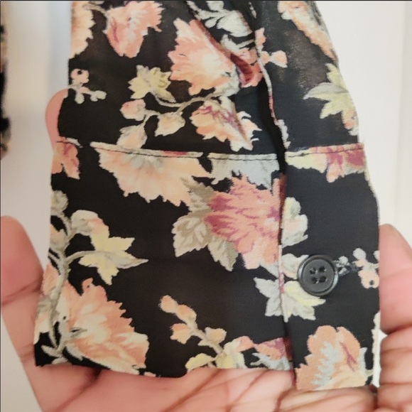 Reformation Black floral top - Picture 5 of 7